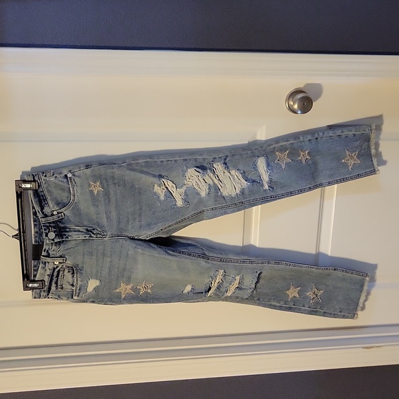 Blank NYC Snake Star Patch Crop Jean's 24 NWT - Picture 13 of 15